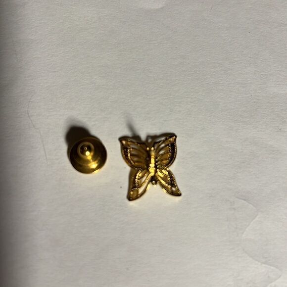 Butterfly gold tone pin. - Picture 2 of 3